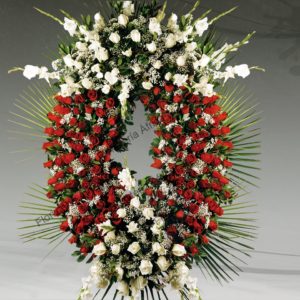 Corona floral funeraria de rosas